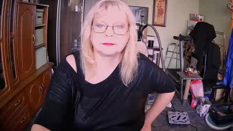 BeverlyCynia online show from September 29, 11:20 am