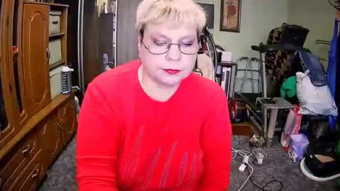 BeverlyQCynia online show from November 8, 11:57 am