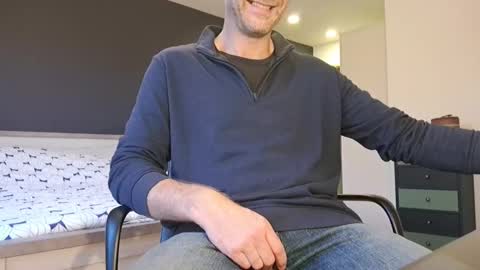 My name is David and if you like public exhibitions you wont be disappointed with me LoL - My favorite vibes is 44  online show from January 3, 3:55 pm