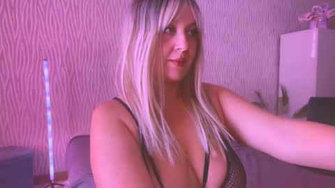Snapshot of big_ass_blonde chatting on September 18, 8:29 am Eva online show from September 18, 8:29 am