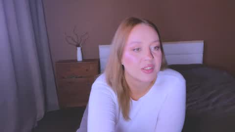 Snapshot of big_ass_blonde chatting on February 10, 3:57 am Eva online show from February 10, 3:57 am
