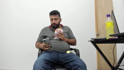 Tommy online show from November 2, 2:22 am