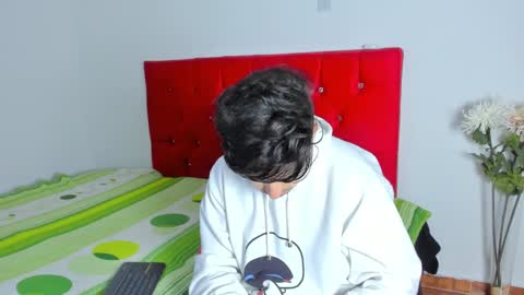Snapshot of big_dicktop23 chatting on February 18, 1:10 am john and cris online show from February 18, 1:10 am
