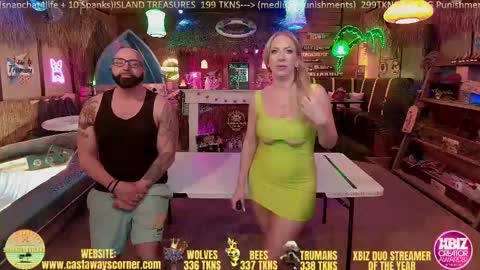 Snapshot of bigbananamilfshake chatting on March 2, 7:43 am Mya and Angelo online show from March 2, 7:43 am
