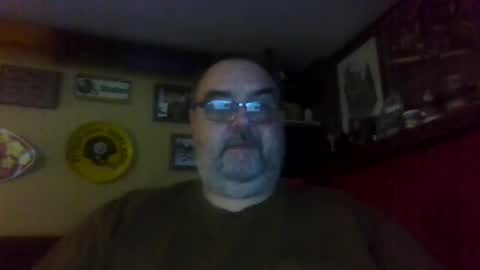 Snapshot of bigbear1971 chatting on December 10, 10:47 pm bigbear1971 online show from December 10, 10:47 pm
