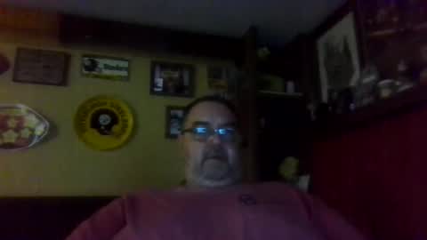 Snapshot of bigbear1971 chatting on December 6, 1:57 am bigbear1971 online show from December 6, 1:57 am
