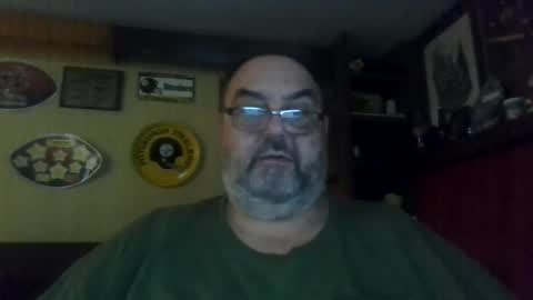 Snapshot of bigbear1971 chatting on December 30, 10:45 pm bigbear1971 online show from December 30, 10:45 pm