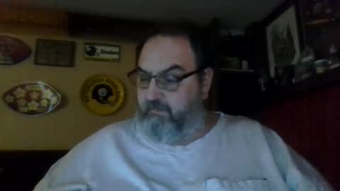 Snapshot of bigbear1971 chatting on February 18, 8:25 pm bigbear1971 online show from February 18, 8:25 pm