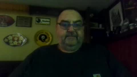 Snapshot of bigbear1971 chatting on December 3, 2:42 am bigbear1971 online show from December 3, 2:42 am