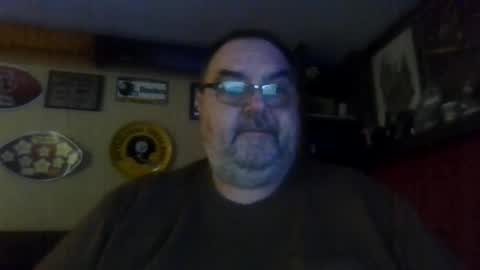 Snapshot of bigbear1971 chatting on December 8, 10:03 pm bigbear1971 online show from December 8, 10:03 pm