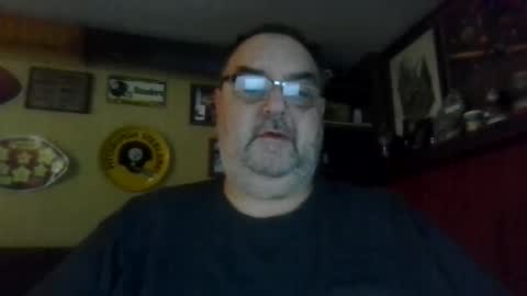 Snapshot of bigbear1971 chatting on December 3, 12:44 pm bigbear1971 online show from December 3, 12:44 pm