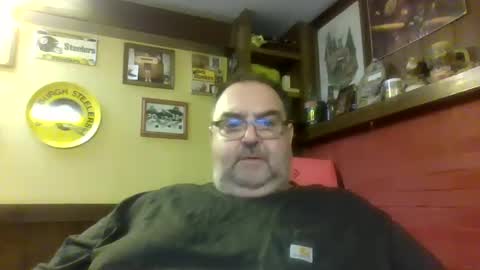 Snapshot of bigbear1971 chatting on December 5, 7:21 am bigbear1971 online show from December 5, 7:21 am