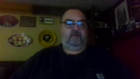 Snapshot of bigbear1971 chatting on December 17, 1:18 am bigbear1971 online show from December 17, 1:18 am