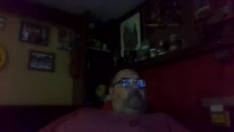 Snapshot of bigbear1971 chatting on December 22, 10:04 pm bigbear1971 online show from December 22, 10:04 pm