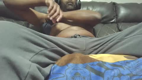Snapshot of bigbeast78 chatting on February 19, 2:33 am bigbeast78 online show from February 19, 2:33 am