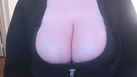 Snapshot of bigbittiesandfun chatting on January 20, 2:11 am bigbittiesandfun online show from January 20, 2:11 am