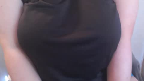 Snapshot of bigbittiesandfun chatting on January 27, 9:00 pm bigbittiesandfun online show from January 27, 9:00 pm