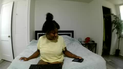 Ashley online show from August 6, 8:29 pm