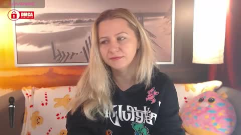 Snapshot of bigboobsarri chatting on December 5, 7:32 am BigBoobsArri online show from December 5, 7:32 am