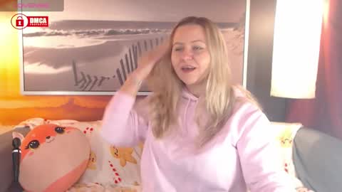 Snapshot of bigboobsarri chatting on December 17, 8:12 am BigBoobsArri online show from December 17, 8:12 am