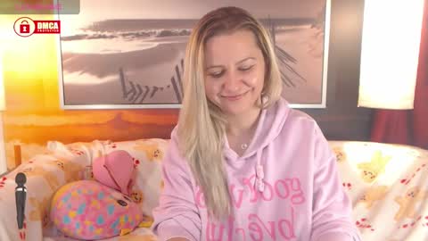 Snapshot of bigboobsarri chatting on December 2, 10:24 am BigBoobsArri online show from December 2, 10:24 am