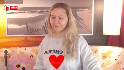 Snapshot of bigboobsarri chatting on December 3, 7:38 am BigBoobsArri online show from December 3, 7:38 am