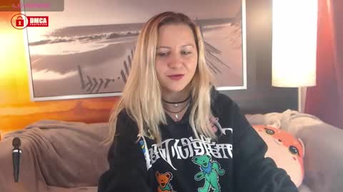 Snapshot of bigboobsarri chatting on December 19, 10:42 pm BigBoobsArri online show from December 19, 10:42 pm