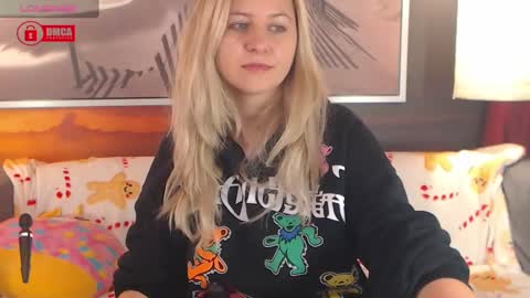Snapshot of bigboobsarri chatting on December 5, 10:39 am BigBoobsArri online show from December 5, 10:39 am