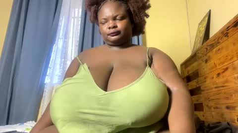 Snapshot of bigchocotities chatting on February 16, 4:20 am bigchocotities online show from February 16, 4:20 am