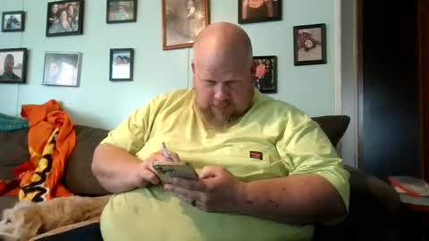 Snapshot of bigcummer4u803 chatting on March 5, 4:02 pm Tiny online show from March 5, 4:02 pm