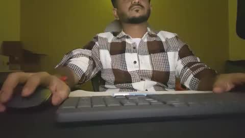 bighandsomesatisfy online show from January 18, 7:45 pm