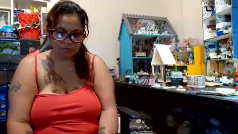 the Mini mami online show from November 15, 5:36 pm