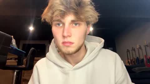 bigskinnyboyshh online show from February 13, 12:46 am