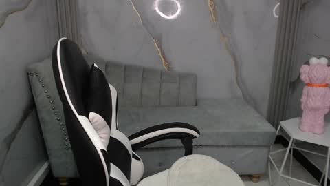 Live 1000pm 600am COLOMBIAN HOUR online show from November 15, 4:03 am