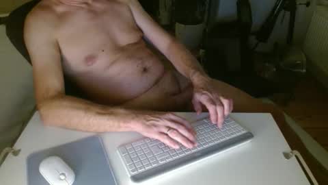 bisexual_older_dad online show from September 11, 9:27 pm
