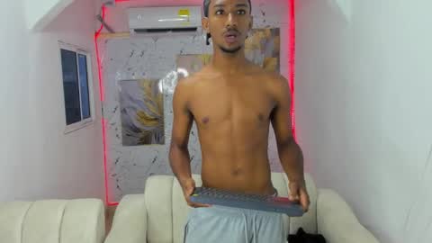 Snapshot of bj_black chatting on September 12, 6:37 am bj_black online show from September 12, 6:37 am