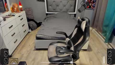 Plant Base Streamers From Pennsylvania online show from February 2, 10:06 pm