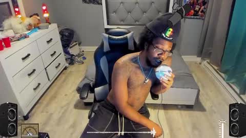 Plant Base Streamers From Pennsylvania online show from February 19, 11:57 pm