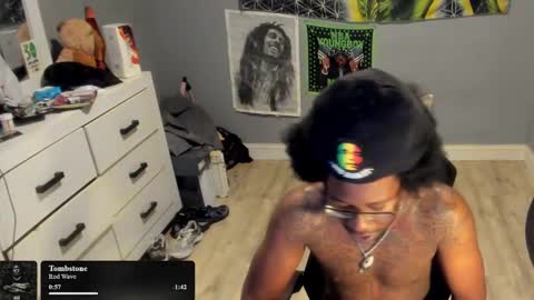 Plant Base Streamers From Pennsylvania online show from November 6, 11:41 pm