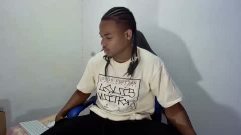 Snapshot of black_dicck chatting on September 18, 5:28 pm tu morenito online show from September 18, 5:28 pm