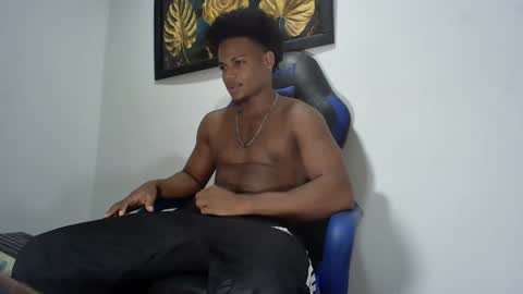 Snapshot of black_dicck chatting on February 4, 8:17 pm tu morenito online show from February 4, 8:17 pm