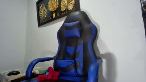Snapshot of black_dicck chatting on February 15, 8:22 pm tu morenito online show from February 15, 8:22 pm
