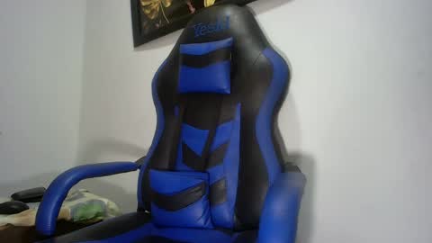 Snapshot of black_dicck chatting on January 30, 10:08 pm tu morenito online show from January 30, 10:08 pm