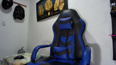 Snapshot of black_dicck chatting on February 24, 8:47 pm tu morenito online show from February 24, 8:47 pm