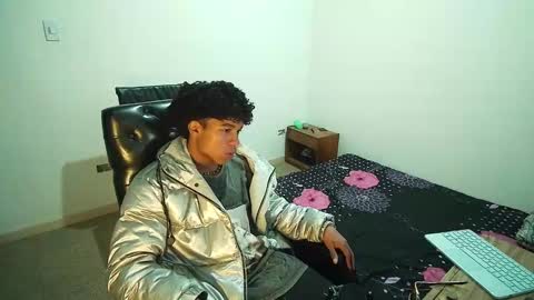 Snapshot of black_tentationx chatting on February 4, 5:21 am black_tentationx online show from February 4, 5:21 am