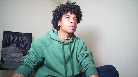 Snapshot of black_tentationx chatting on March 7, 6:35 am black_tentationx online show from March 7, 6:35 am