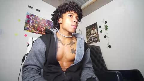 Snapshot of black_tentationx chatting on February 19, 8:12 am black_tentationx online show from February 19, 8:12 am