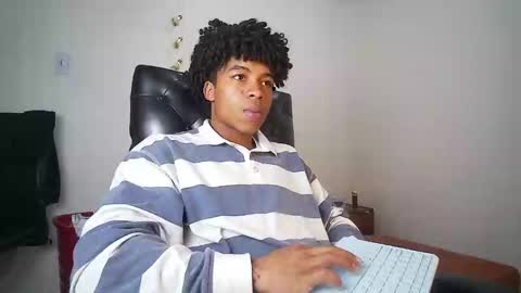 Snapshot of black_tentationx chatting on February 9, 2:28 am black_tentationx online show from February 9, 2:28 am