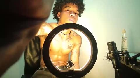 Snapshot of black_tentationx chatting on January 28, 3:25 am black_tentationx online show from January 28, 3:25 am
