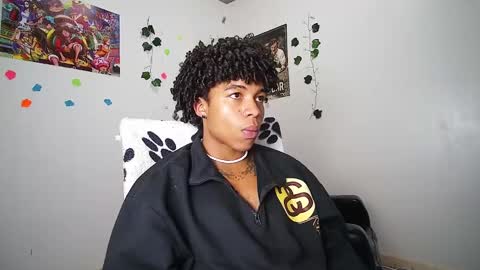 Snapshot of black_tentationx chatting on February 19, 2:01 am black_tentationx online show from February 19, 2:01 am